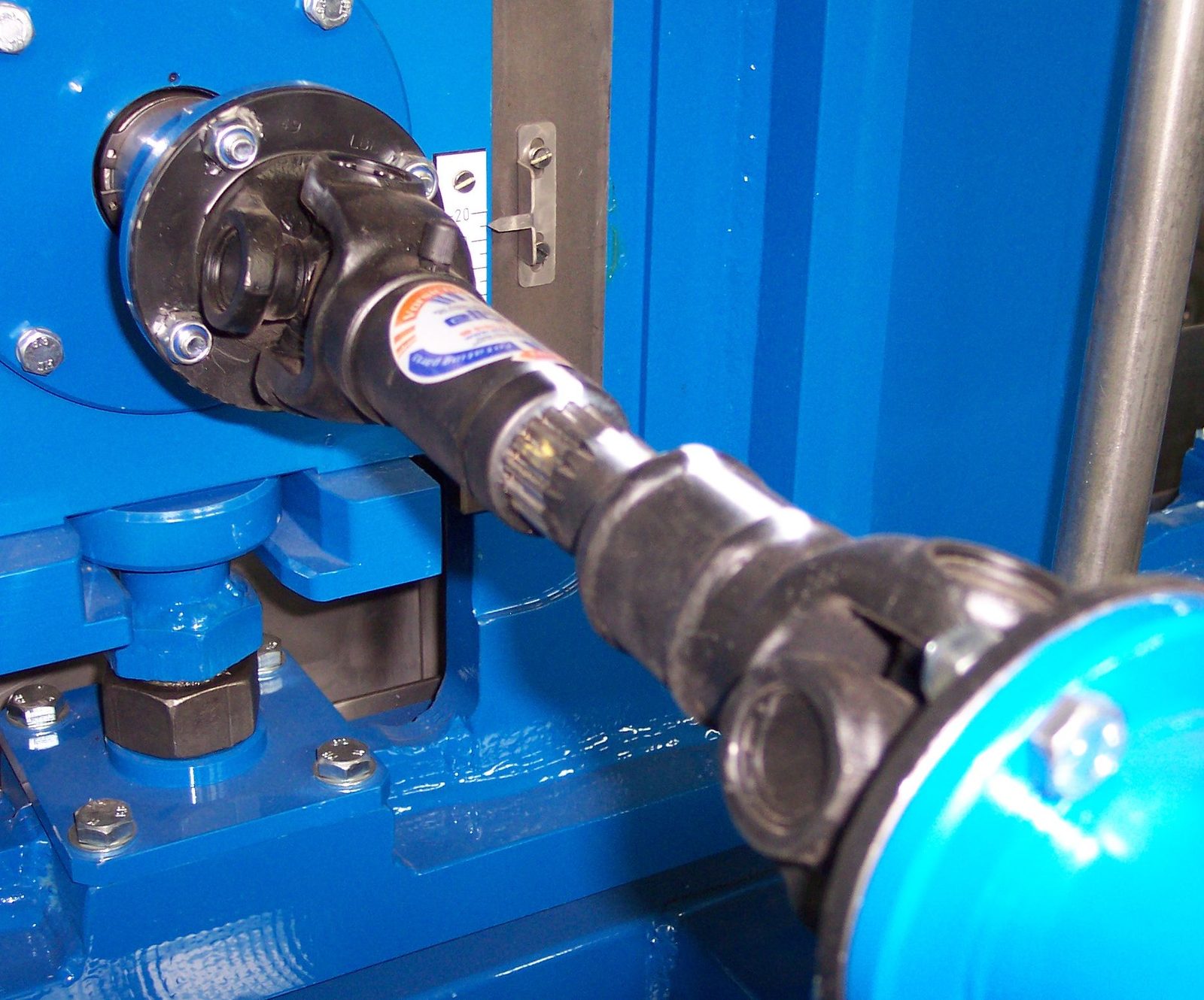Precision machined steel shaft with splined coupling